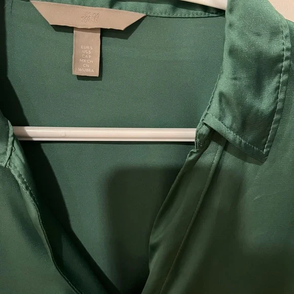 H&M button-up blouse - Picture 2 of 3